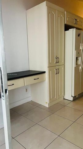 7394 NW 34th St, Lauderhill, FL 33319