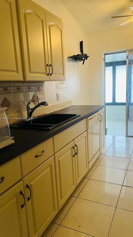 7394 NW 34th St, Lauderhill, FL 33319