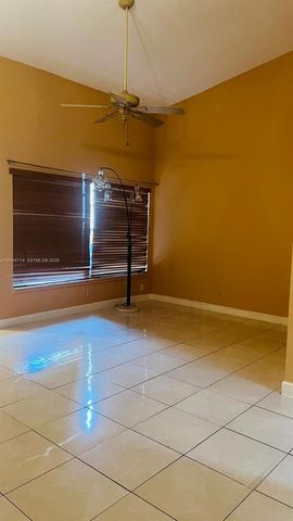 7394 NW 34th St, Lauderhill, FL 33319