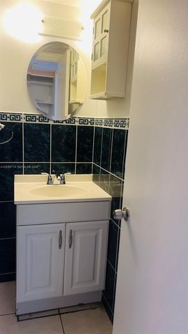7394 NW 34th St, Lauderhill, FL 33319