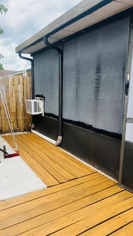 7394 NW 34th St, Lauderhill, FL 33319