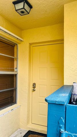 7394 NW 34th St, Lauderhill, FL 33319