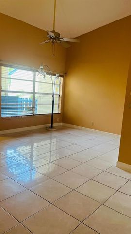 7394 NW 34th St, Lauderhill, FL 33319