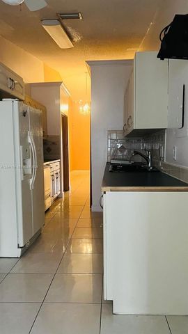 7394 NW 34th St, Lauderhill, FL 33319