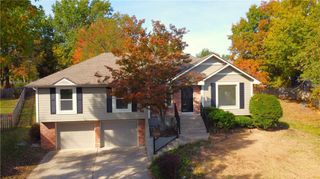 2117 NW Parker Court, Blue Springs, MO 64015