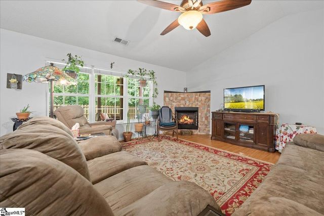 658 Timber Walk Drive, Simpsonville, SC 29681