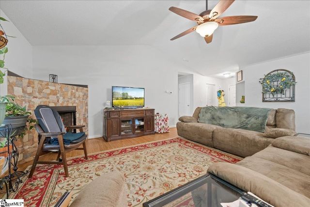 658 Timber Walk Drive, Simpsonville, SC 29681