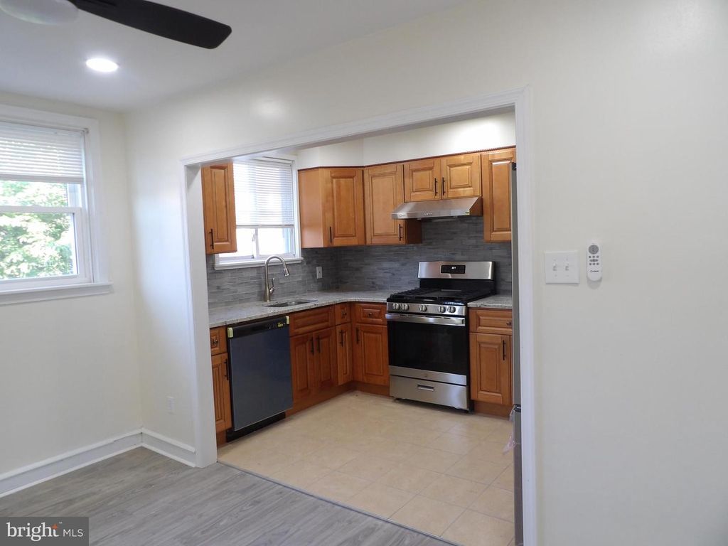 439 E HOWELL ST, PHILADELPHIA, PA 19120 — photo 2