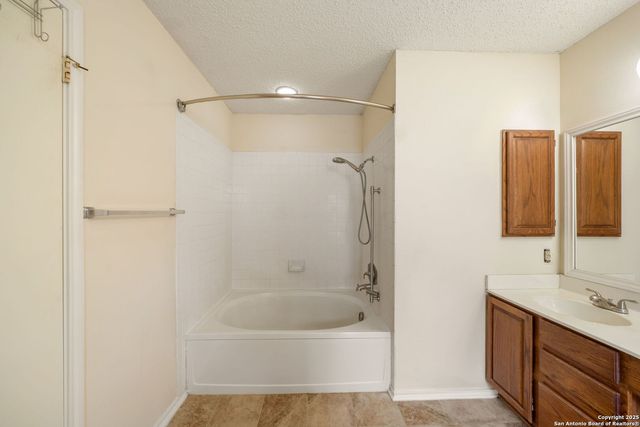 7734 Falcon Oak, San Antonio, TX 78249