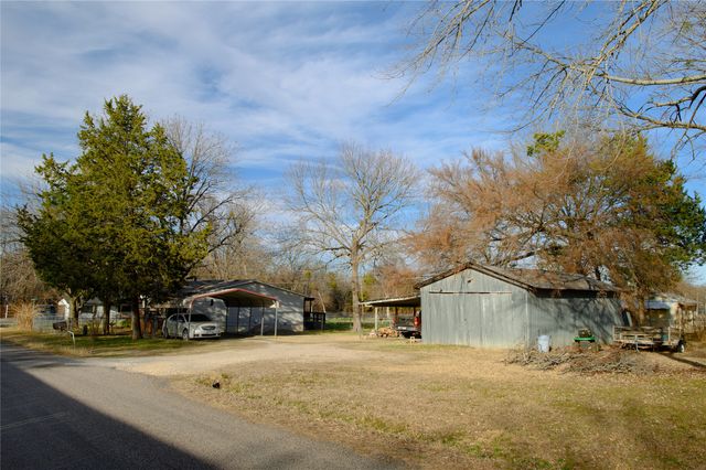 336 Heddingham Drive, Gordonville, TX 76245
