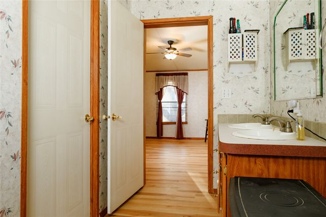 336 Heddingham Drive, Gordonville, TX 76245