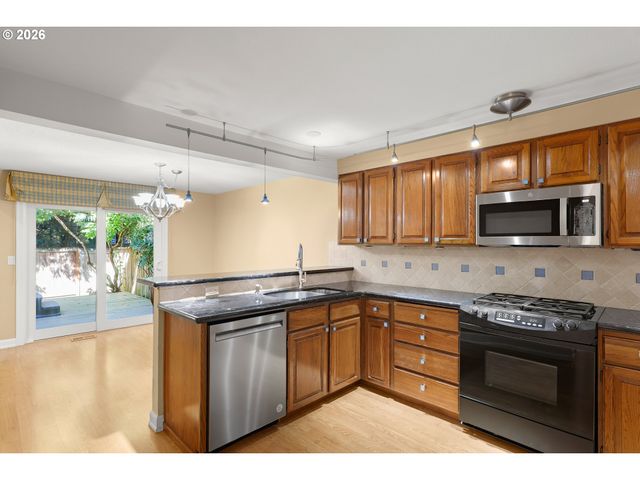 7859 Sw RAINTREE Dr, Beaverton, OR 97008
