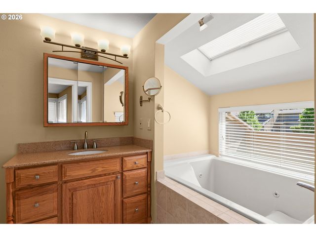7859 Sw RAINTREE Dr, Beaverton, OR 97008