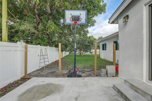 14530 Garden Dr, Miami, FL 33168