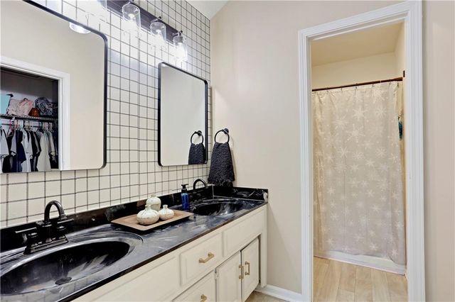 7903 Spring Valley Road, Belton, MO 64012