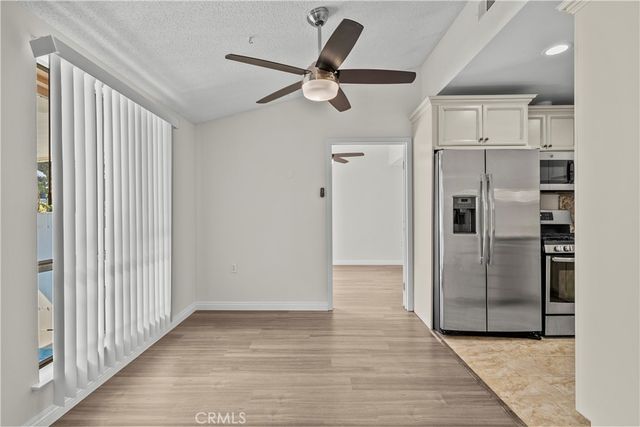 19156 Avenue Of The Oaks B, Newhall, CA 91321