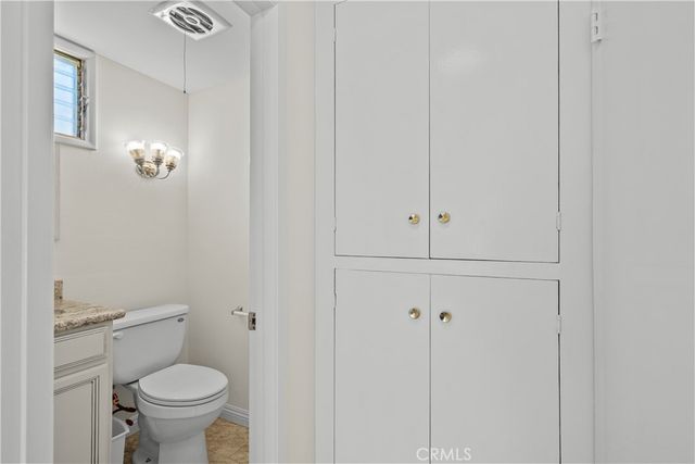 19156 Avenue Of The Oaks B, Newhall, CA 91321