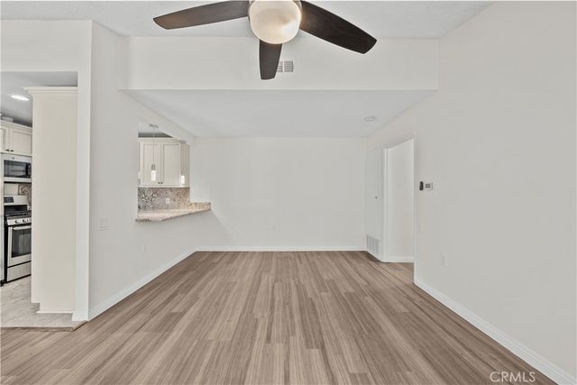 19156 Avenue Of The Oaks B, Newhall, CA 91321