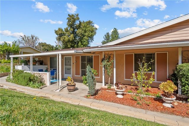 19156 Avenue Of The Oaks B, Newhall, CA 91321