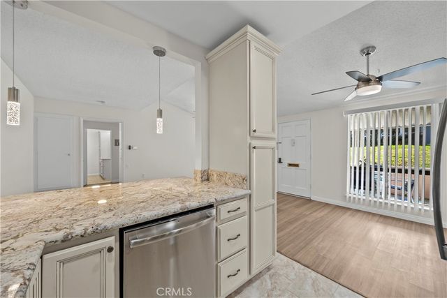 19156 Avenue Of The Oaks B, Newhall, CA 91321