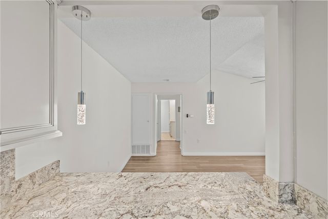 19156 Avenue Of The Oaks B, Newhall, CA 91321