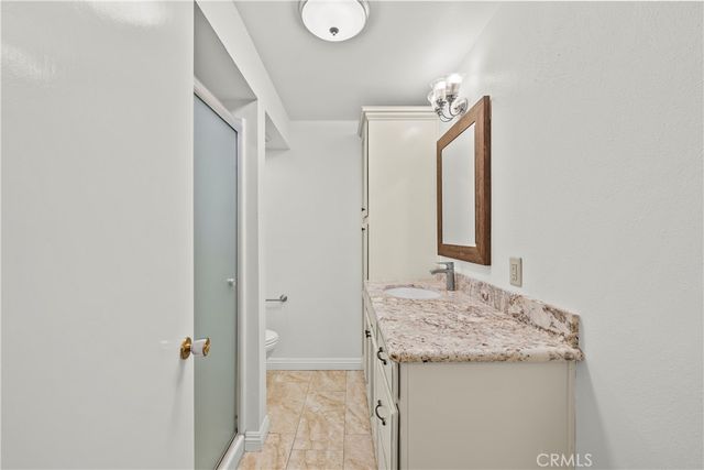 19156 Avenue Of The Oaks B, Newhall, CA 91321