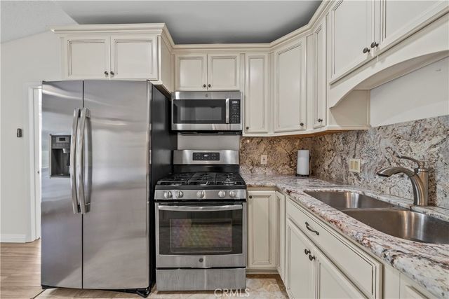 19156 Avenue Of The Oaks B, Newhall, CA 91321