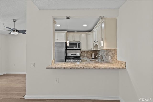 19156 Avenue Of The Oaks B, Newhall, CA 91321