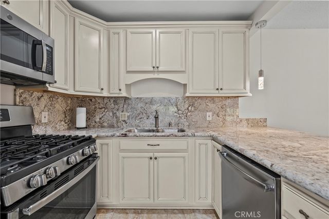19156 Avenue Of The Oaks B, Newhall, CA 91321