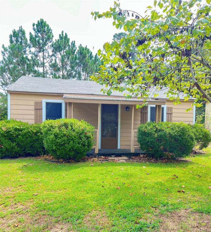 205 Pecan Street, Mount Vernon, TX 75457