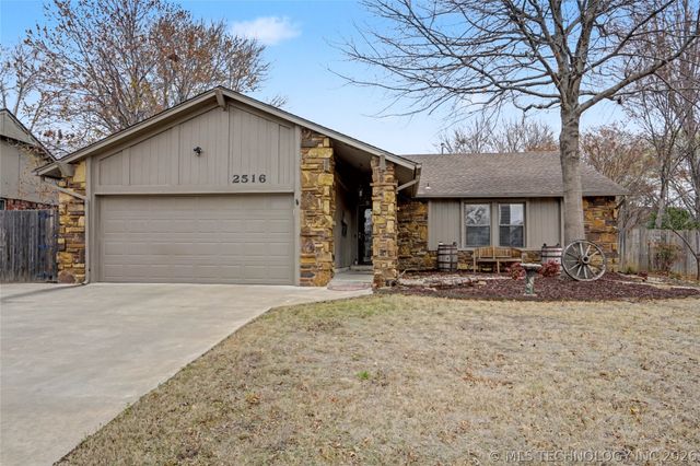 2516 W Broadway Street, Broken Arrow, OK 74012