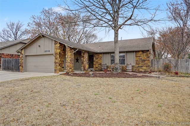 2516 W Broadway Street, Broken Arrow, OK 74012