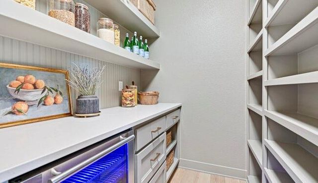 22077 W 99th Terrace, Lenexa, KS 66220