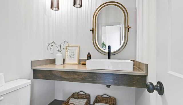 22077 W 99th Terrace, Lenexa, KS 66220