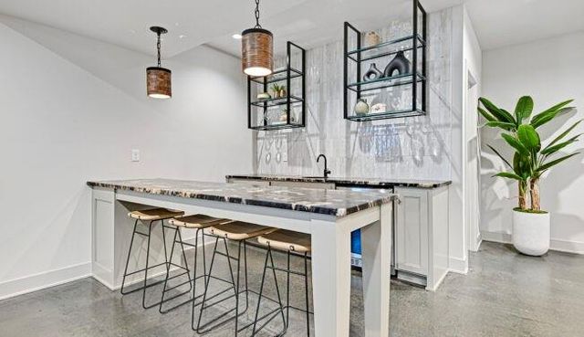 22077 W 99th Terrace, Lenexa, KS 66220