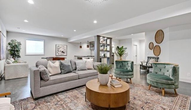 22077 W 99th Terrace, Lenexa, KS 66220