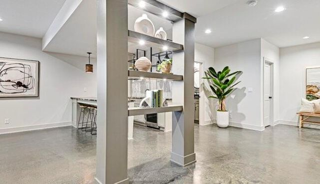 22077 W 99th Terrace, Lenexa, KS 66220