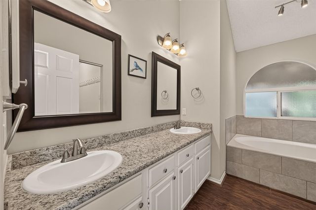 818 Maple Branch Lane, Pearland, TX 77584