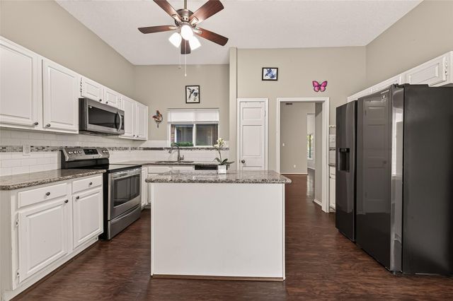 818 Maple Branch Lane, Pearland, TX 77584