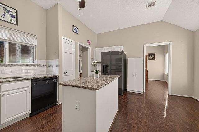 818 Maple Branch Lane, Pearland, TX 77584
