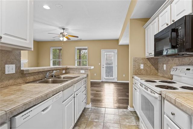 5245 Overland Drive A21, Lawrence, KS 66049