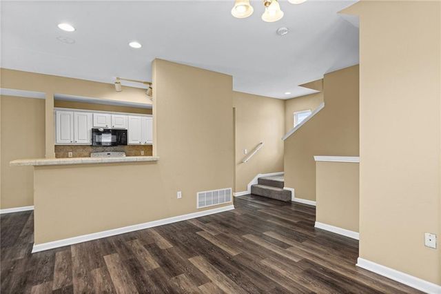 5245 Overland Drive A21, Lawrence, KS 66049