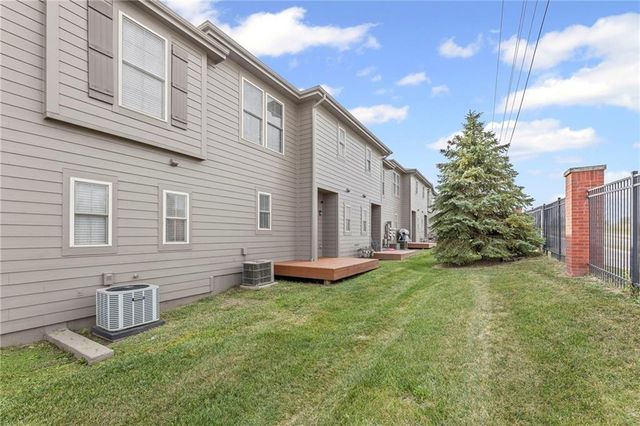 5245 Overland Drive A21, Lawrence, KS 66049