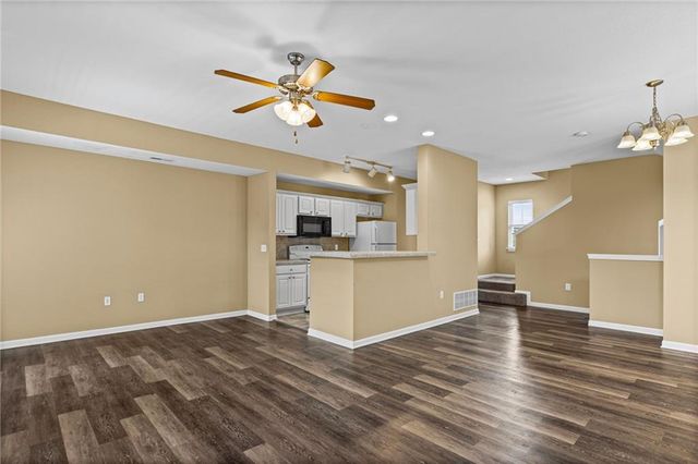 5245 Overland Drive A21, Lawrence, KS 66049
