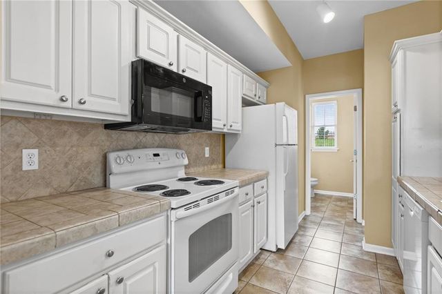 5245 Overland Drive A21, Lawrence, KS 66049