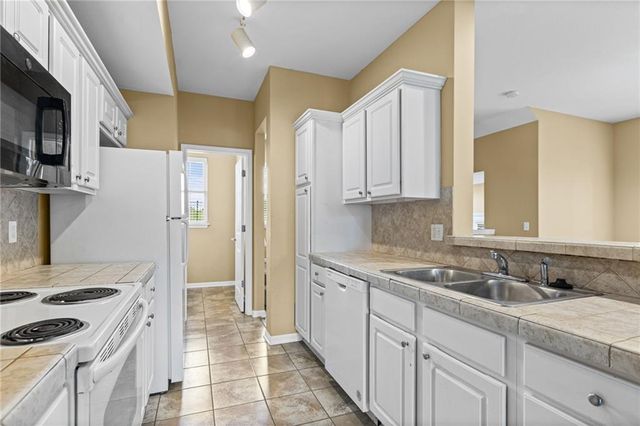 5245 Overland Drive A21, Lawrence, KS 66049