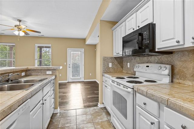 5245 Overland Drive A21, Lawrence, KS 66049
