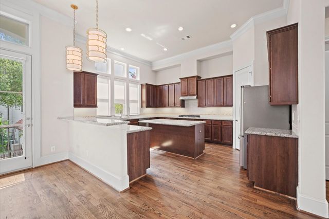 2710 Arabelle Grove, Houston, TX 77007