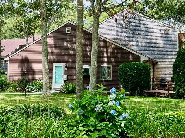 20 Roundhouse Rd 20, Bourne, MA 02532