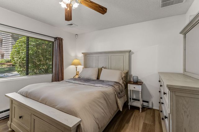 20 Roundhouse Rd 20, Bourne, MA 02532